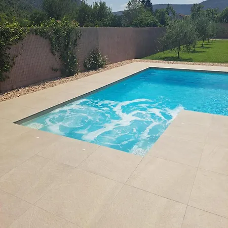 Villa Vita מוסטר