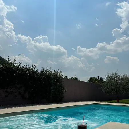 ヴィラ Villa Vita モスタル