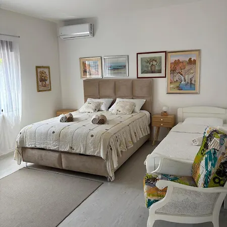 ヴィラ Villa Vita モスタル